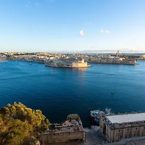 valletta-large-3-bedroom.qawrahotelsmalta.org/